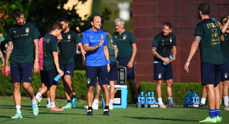 La nazionale italiana e il ct Roberto Mancini in allenamento