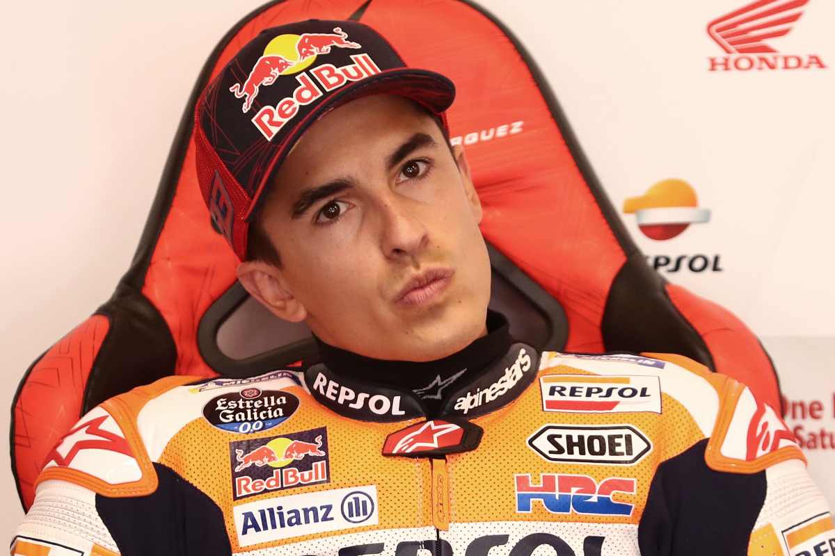 Marc Marquez ai box della Honda