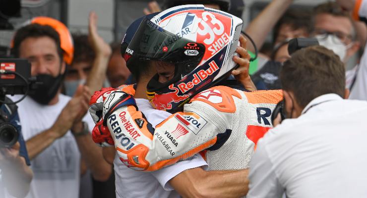 Marc Marquez festeggia la vittoria al Gran Premio di Germania di MotoGP 2021 al Sachsenring