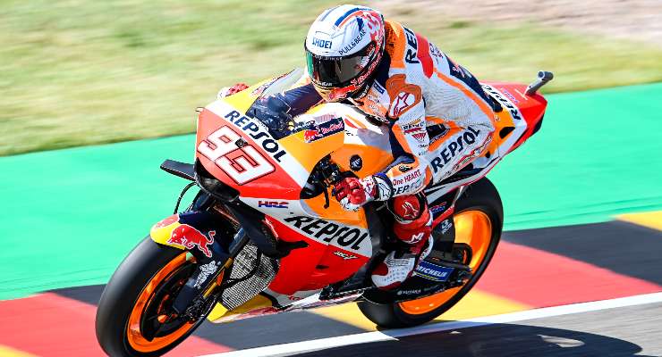 Marc Marquez in pista sulla Honda nelle prove libere del Gran Premio di Germania di MotoGP 2021 al Sachsenring