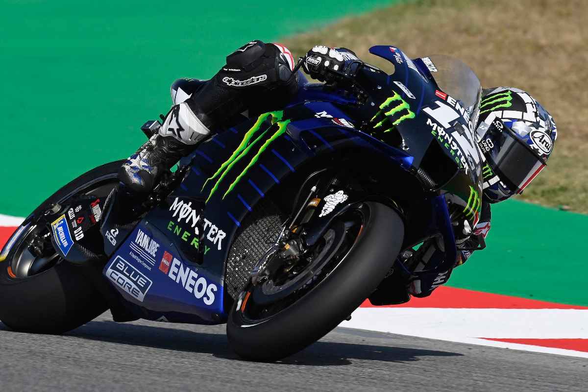 Maverick Vinales sulla Yamaha a Barcellona