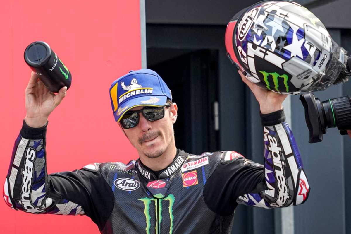 Maverick Vinales sul podio del Gran Premio d'Olanda di MotoGP 2021 ad Assen