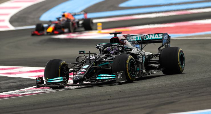 Max Verstappen in lotta con Lewis Hamilton al Gran Premio di Francia di F1 2021 al Paul Ricard