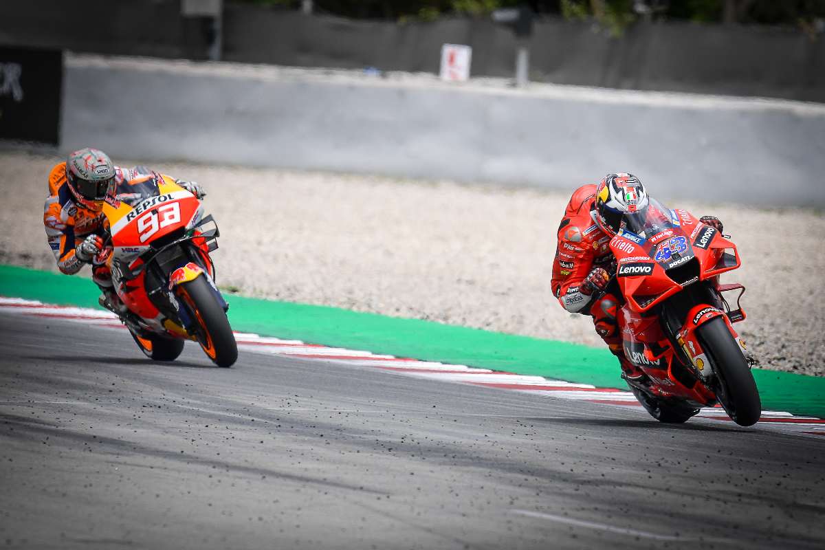 Marc Marquez in scia a Jack Miller nelle qualifiche del Gran Premio di Catalogna di MotoGP 2021 a Barcellona