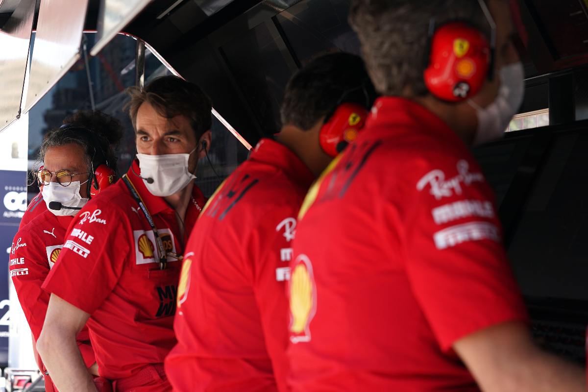 Il muretto box della Ferrari al Gran Premio dell'Azerbaigian di F1 2021 a Baku