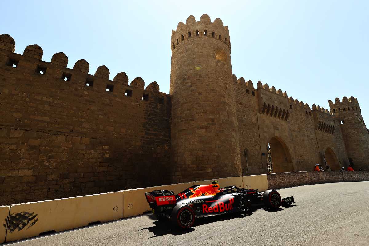 Sergio Perez in pista nel Gran Premio dell'Azerbaigian di F1 2021 a Baku