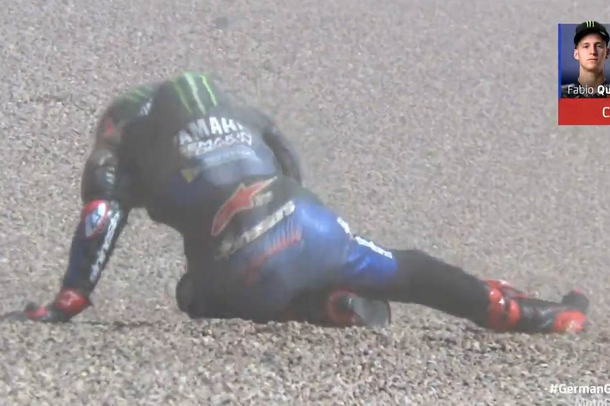 La caduta di Fabio Quartararo durante le prove libere del Gran Premio di Germania di MotoGP 2021 al Sachsenring