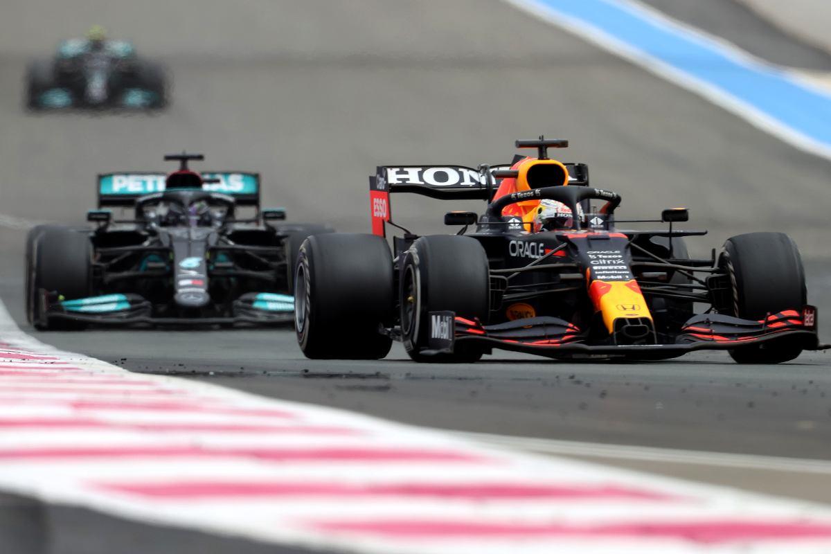 Max Verstappen in lotta con Lewis Hamilton al Gran Premio di Francia di F1 2021 al Paul Ricard