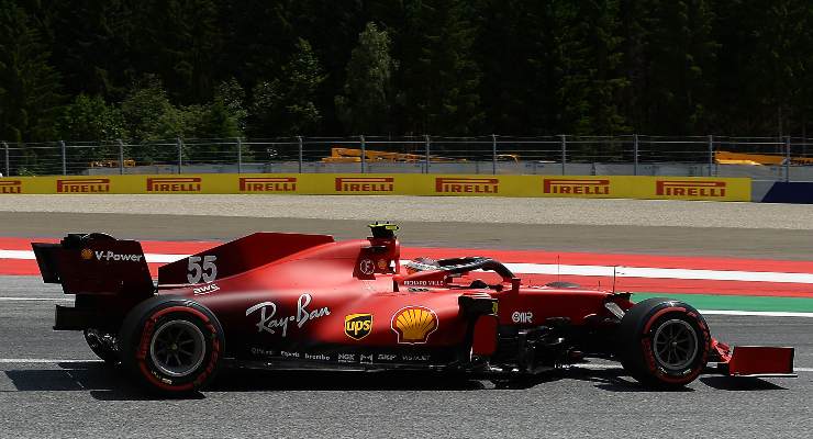 Carlos Sainz in pista nelle prove libere del Gran Premio di Stiria di F1 2021 al Red Bull Ring