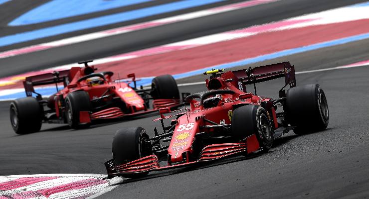 Carlos Sainz e Charles Leclerc in pista nel Gran Premio di Francia di F1 2021 al Paul Ricard