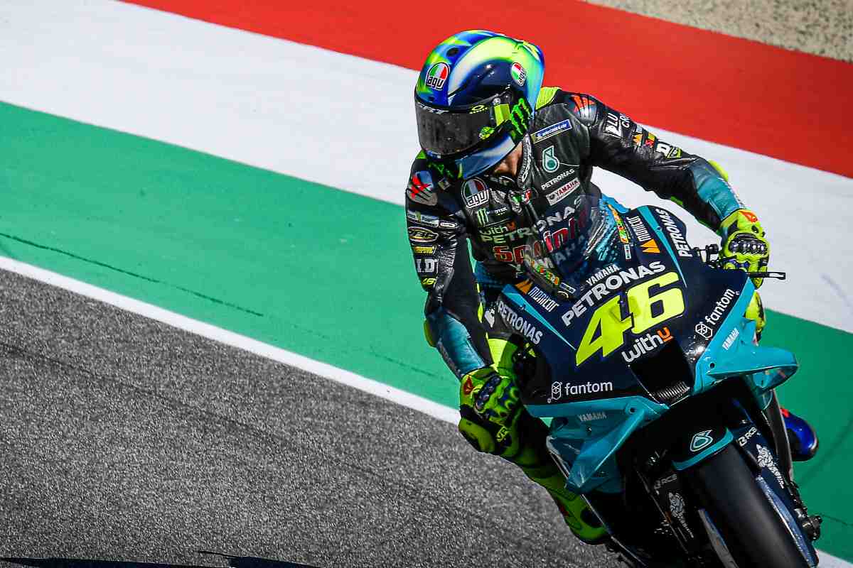 Valentino Rossi in pista sulla Yamaha nel Gran Premio d'Italia di MotoGP 2021 al Mugello