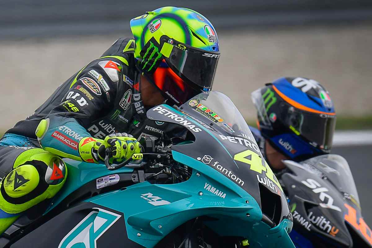 La Yamaha Petronas di Valentino Rossi e la Ducati VR46 Avintia di Luca Marini