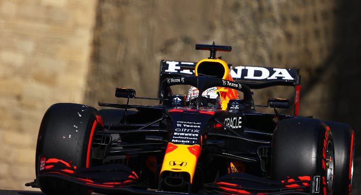 Max Verstappen in pista nelle qualifiche del Gran Premio dell'Azerbaigian di F1 2021 a Baku