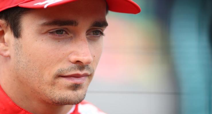 Charles Leclerc sulla griglia di partenza del Gran Premio di Gran Bretagna di F1 2021 a Silverstone