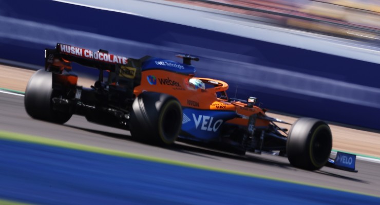 Daniel Ricciardo in pista sulla McLaren