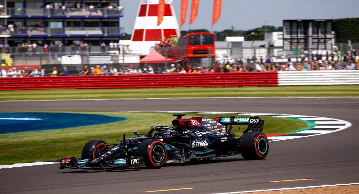 Lewis Hamilton in pista al Gran Premio di Gran Bretagna di F1 2021 a Silverstone