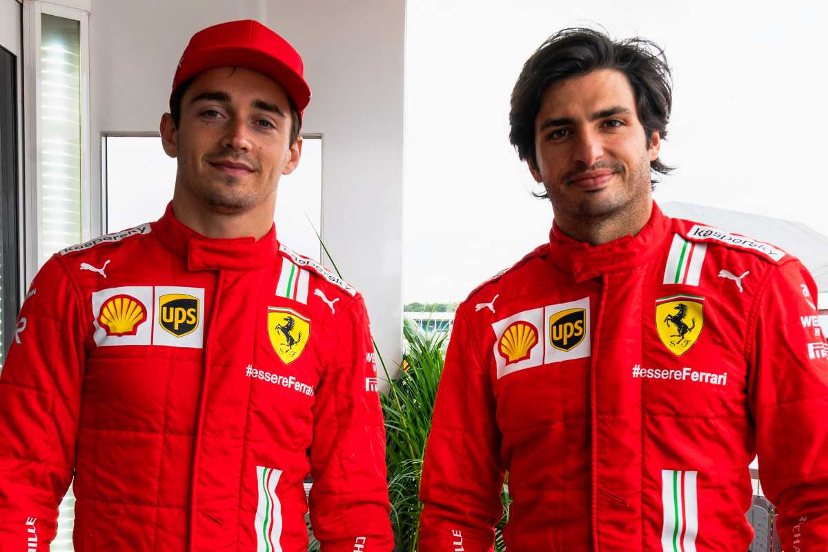 Charles Leclerc e Carlos Sainz nel paddock del Gran Premio di Gran Bretagna di F1 2021 a Silverstone