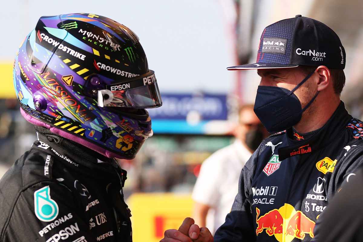 Lewis Hamilton e Max Verstappen