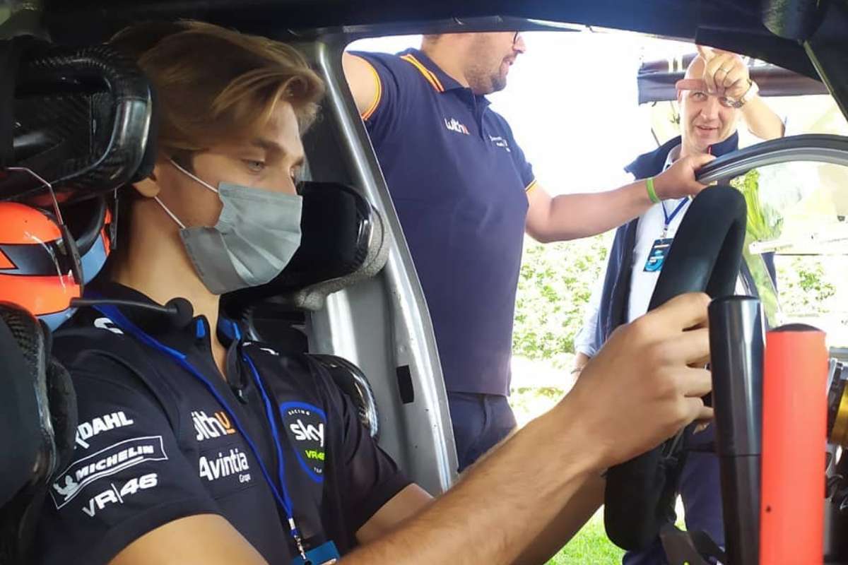 Luca Marini sulla Hyundai i20 da rally