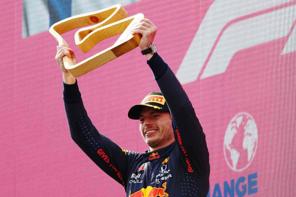 Max Verstappen sul gradino più alto del podio del Gran Premio d'Austria di F1 2021 al Red Bull Ring