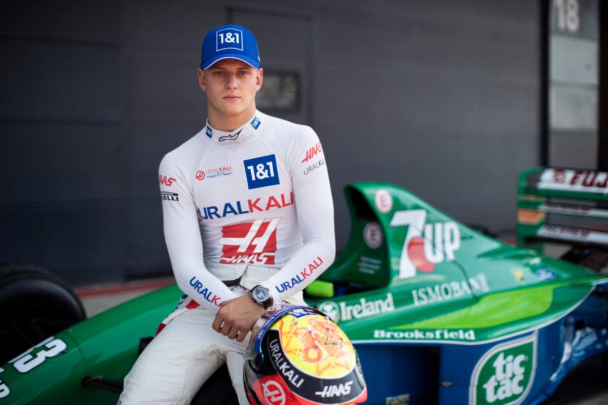 Mick Schumacher sulla Jordan 191 di suo padre Michael a Silverstone