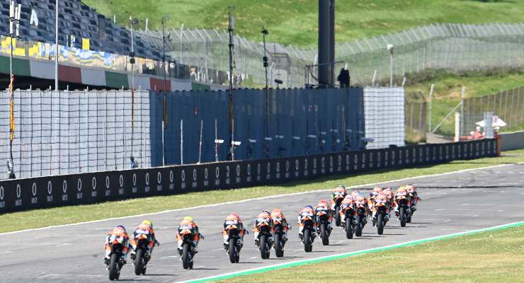 Una fase di gara motociclistica al Mugello (Foto Gold & Goose / Red Bull)