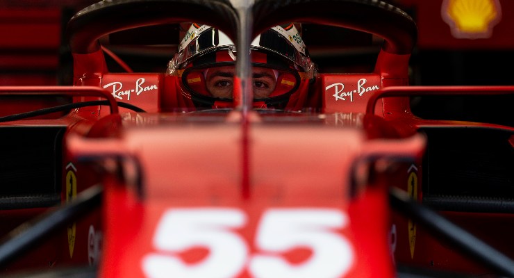 Carlos Sainz ai box del Gran Premio d'Austria di F1 2021 al Red Bull Ring (Foto Ferrari)e Charles Leclerc nel Gran Premio d'Austria di F1 2021 al Red Bull Ring (Foto Ferrari)