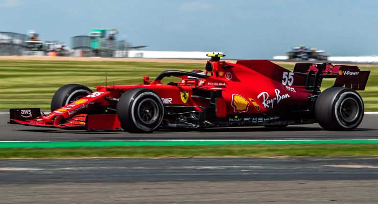 Carlos Sainz in pista al Gran Premio di Gran Bretagna di F1 2021 a Silverstone