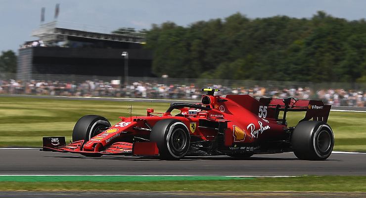 Carlos Sainz in pista al Gran Premio di Gran Bretagna di F1 2021 a Silverstone