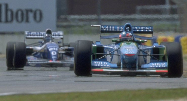 La Benetton di Michael Schumacher davanti alla Benetton di Damon Hill al Gran Premio d'Australia di F1 1994 ad Adelaide