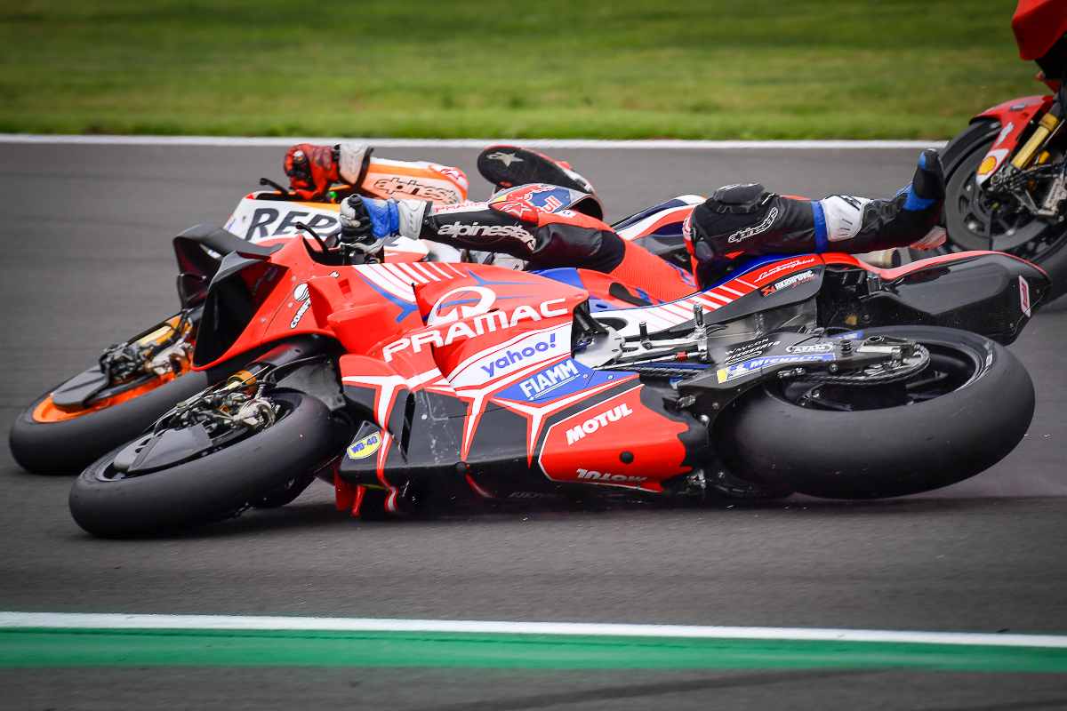 L'incidente tra Marc Marquez e Jorge Martin durante il Gran Premio di Gran Bretagna di MotoGP 2021 a Silverstone (Foto Dorna)