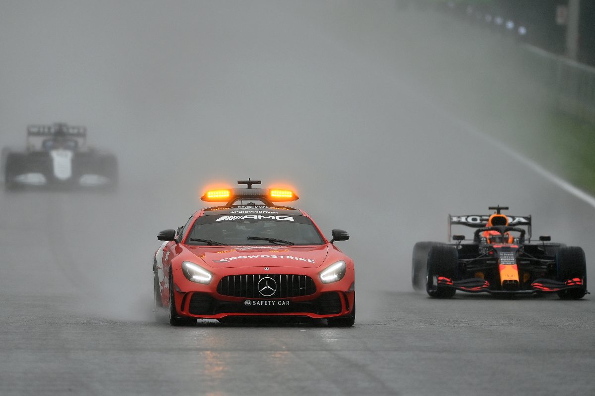 Max Verstappen dietro la safety car nel Gran Premio del Belgio di F1 2021 a Spa-Francorchamps
