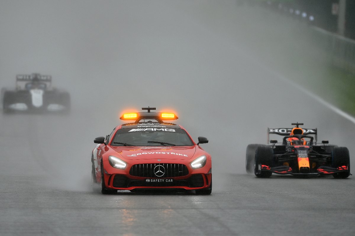 Max Verstappen dietro la safety car nel Gran Premio del Belgio di F1 2021 a Spa-Francorchamps