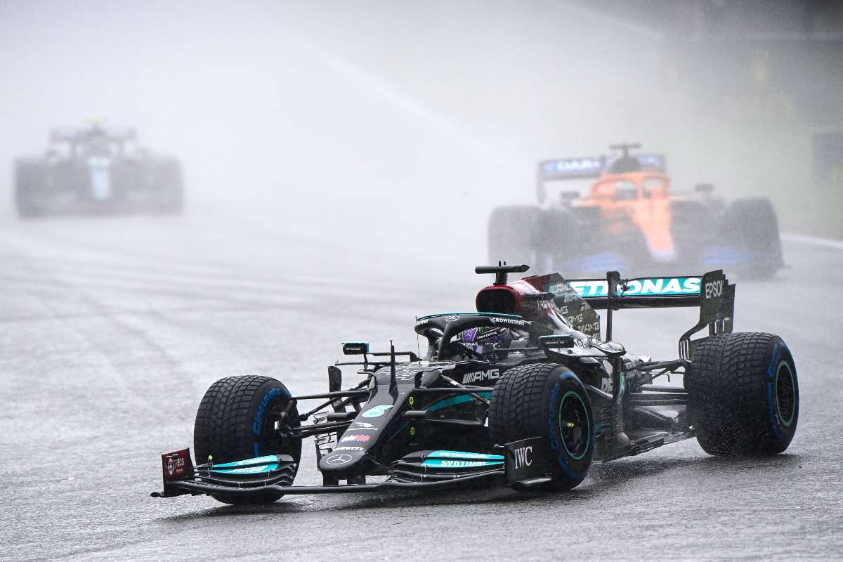 Lewis Hamilton in pista durante il Gran Premio del Belgio di F1 2021 a Spa-Francorchamps