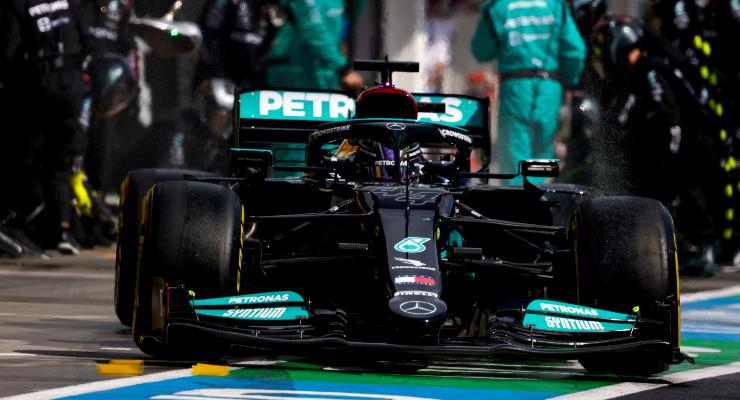 Il pit stop di Lewis Hamilton durante il Gran Premio d'Ungheria di F1 2021 a Budapest