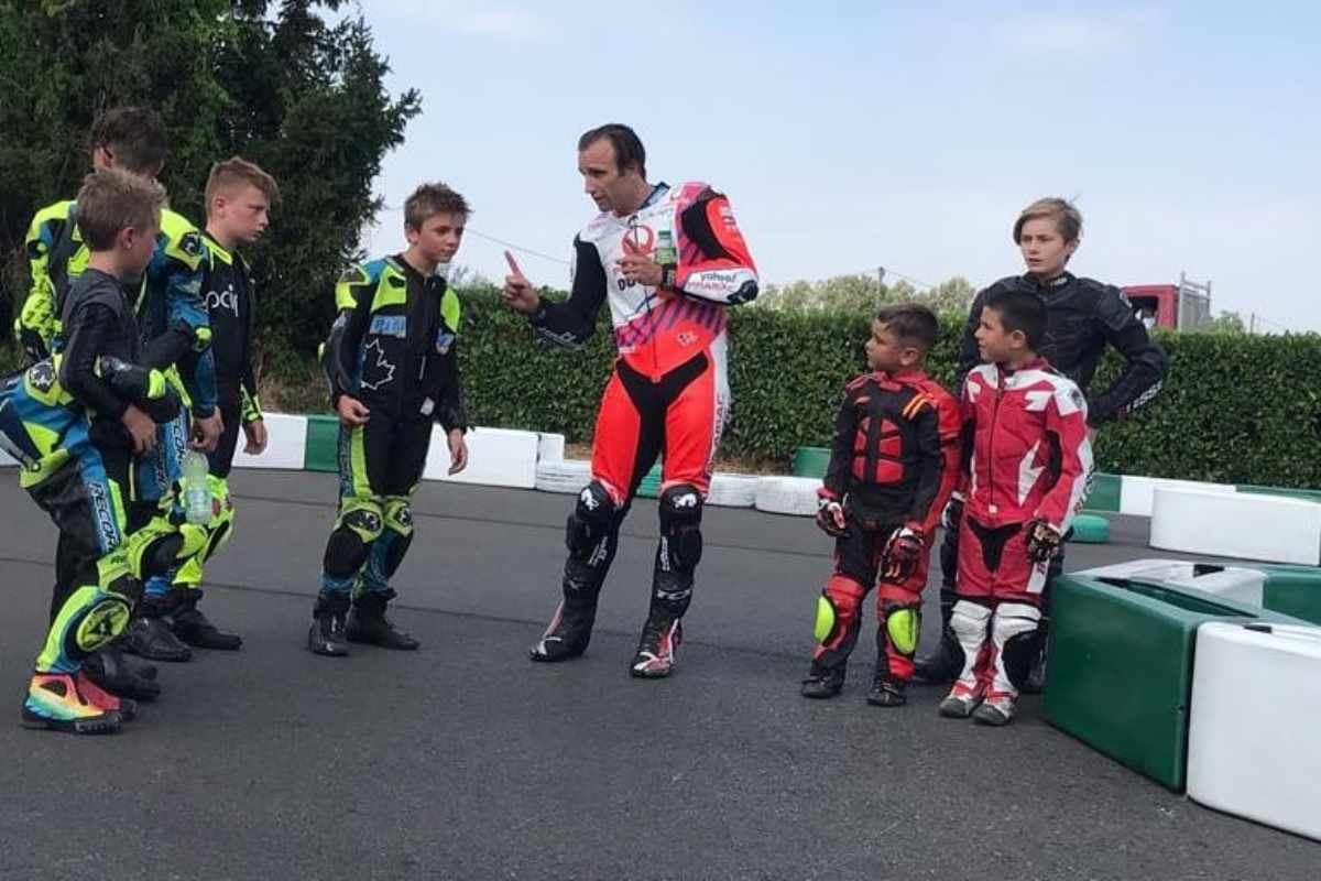 Johann Zarco con gli allievi della pista di Alessandria