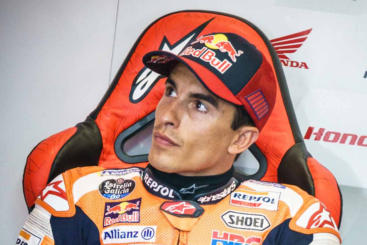 Marc Marquez ai box della Honda nelle prove libere del Gran Premio d'Austria di MotoGP 2021 al Red Bull Ring