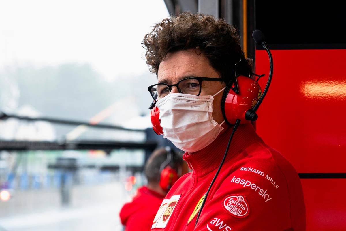 Il team principal Mattia Binotto ai box nel Gran Premio del Belgio di F1 2021 a Spa-Francorchamps