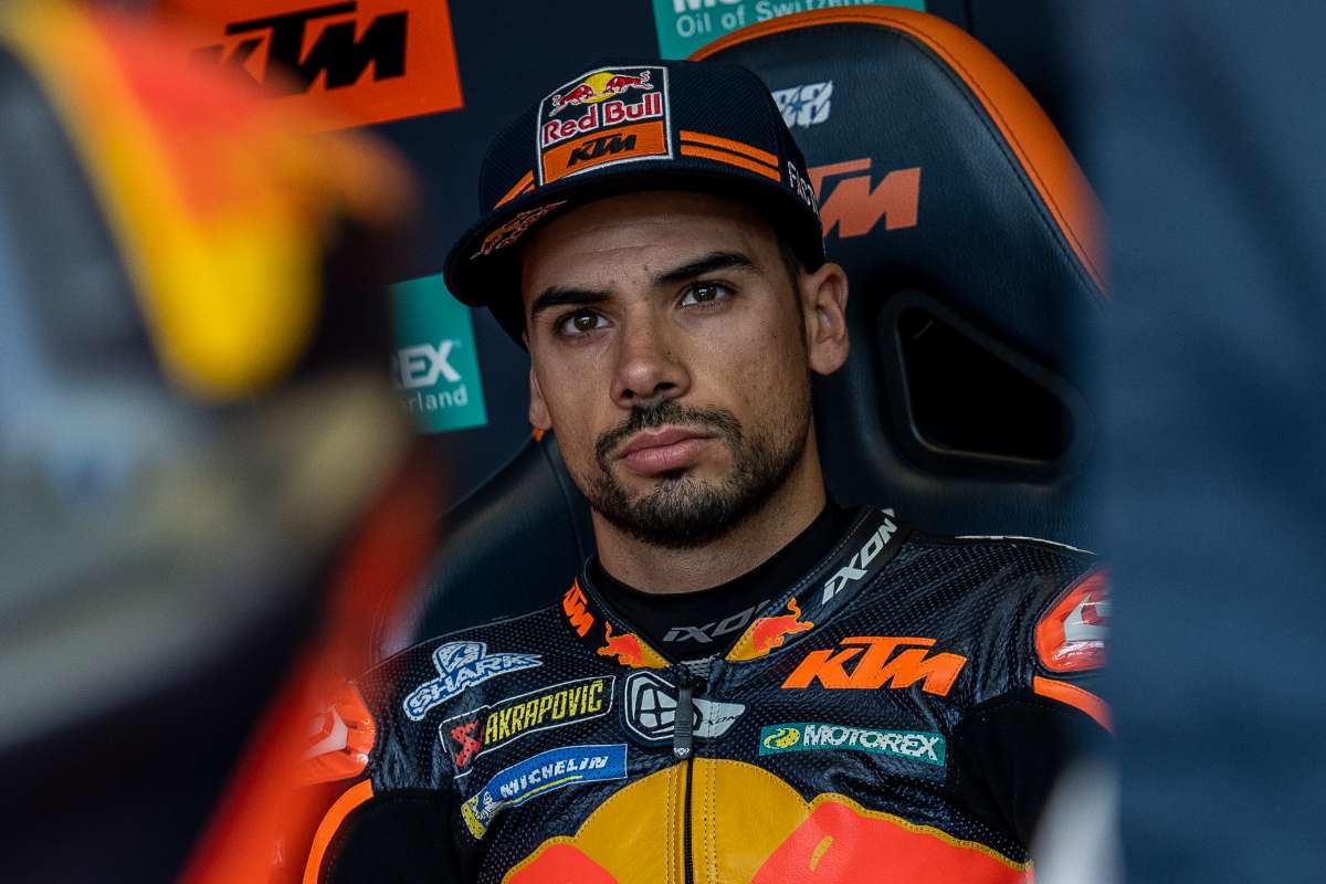 Miguel Oliveira ai box della Ktm nel Gran Premio di Stiria di MotoGP 2021 al Red Bull Ring