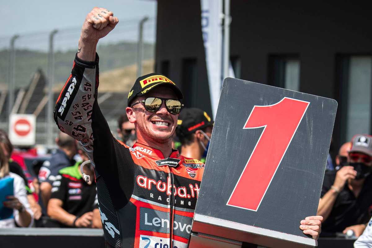 Scott Redding festeggia la vittoria nel round di Navarra del Mondiale Superbike