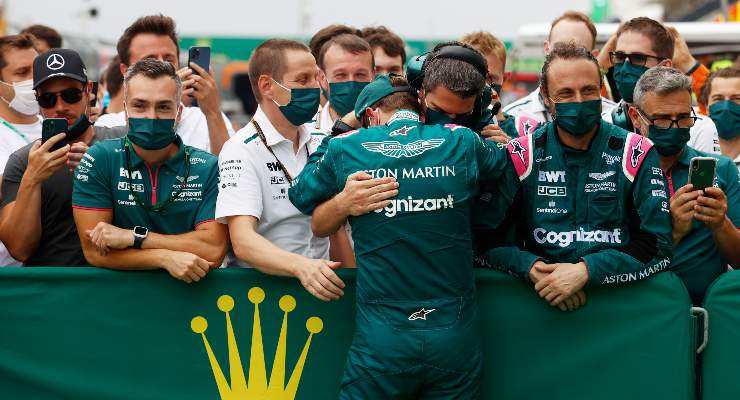 Sebastian Vettel festeggia con la Aston Martin il podio del Gran Premio d'Ungheria di F1 2021 a Budapest (Foto Florion Goga - Pool/Getty Images)