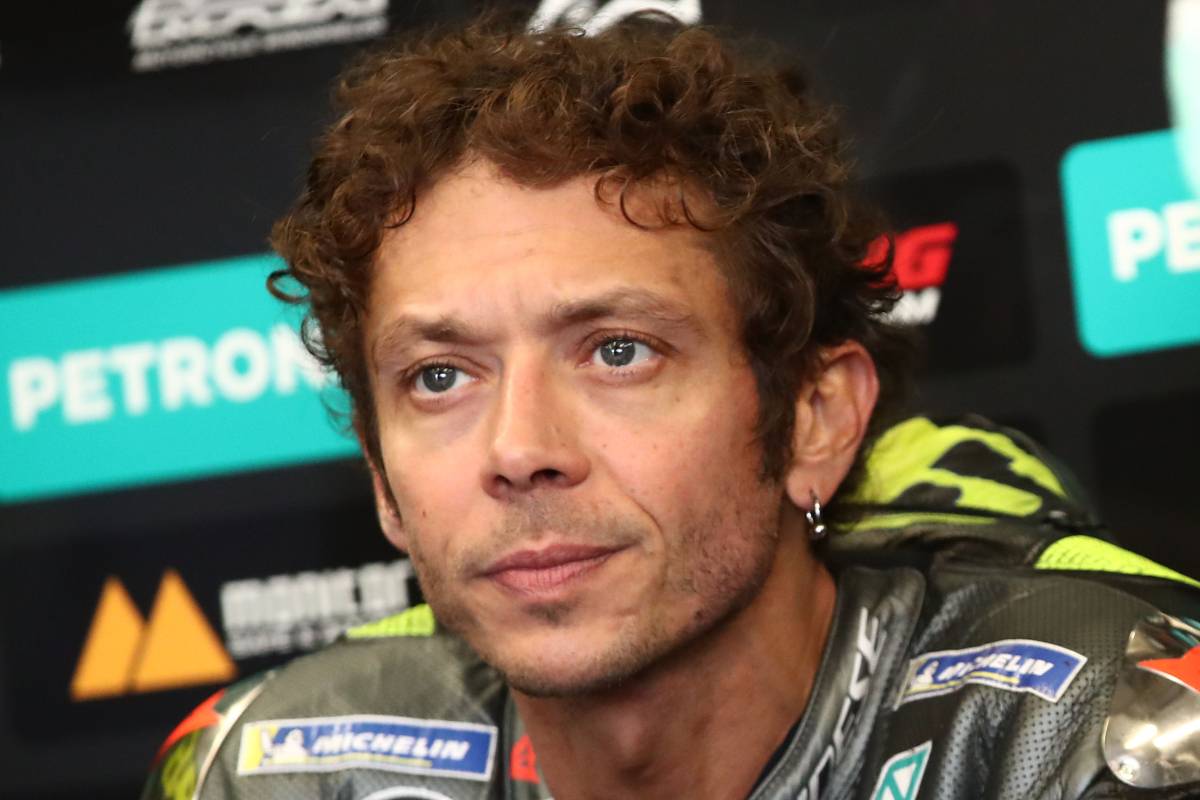 Valentino Rossi nel box al Gran Premio di Gran Bretagna di MotoGP 2021 a Silverstone