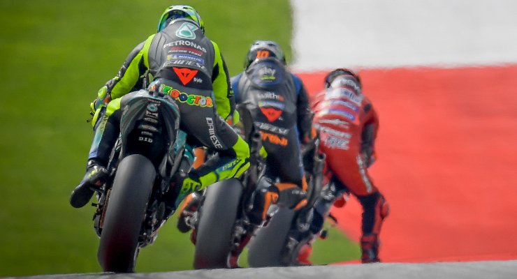 La Petronas di Valentino Rossi dietro alla VR46 Avintia di Luca Marini nel Gran Premio d'Austria di MotoGP 2021 al Red Bull Ring