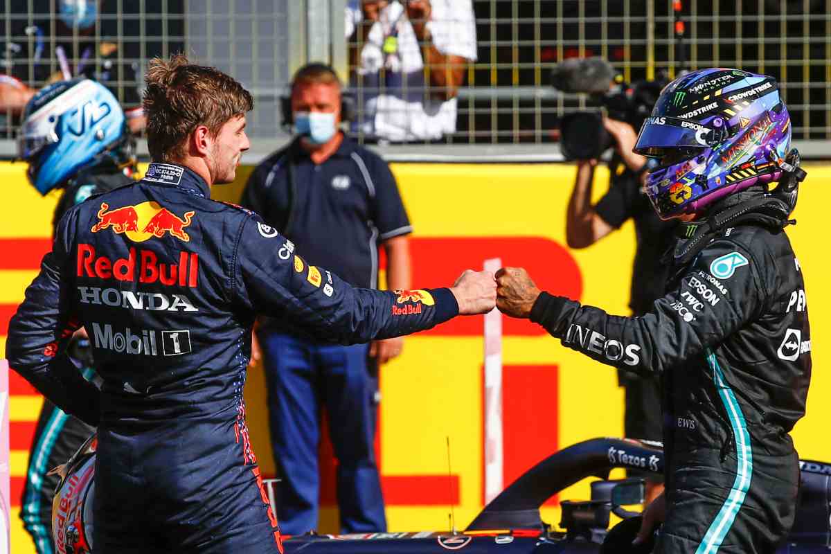 Max Verstappen e Lewis Hamilton