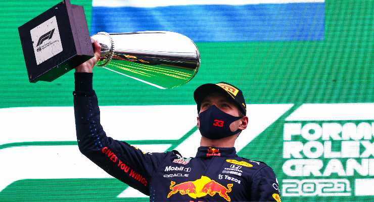 Max Verstappen sul gradino più alto del podio del Gran Premio del Belgio di F1 2021 a Spa-Francorchamps