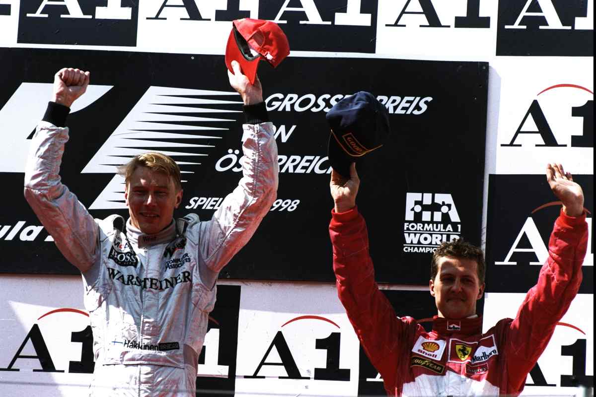 Mika Hakkinen sul podio con Michael Schumacher. Mandatory Credit: Mike