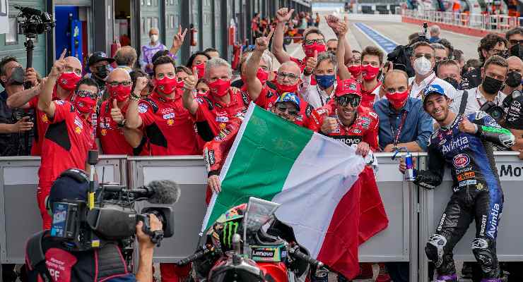 Pecco Bagnaia festeggia la vittoria al Gran Premio di San Marino di MotoGP 2021 a Misano Adriatico