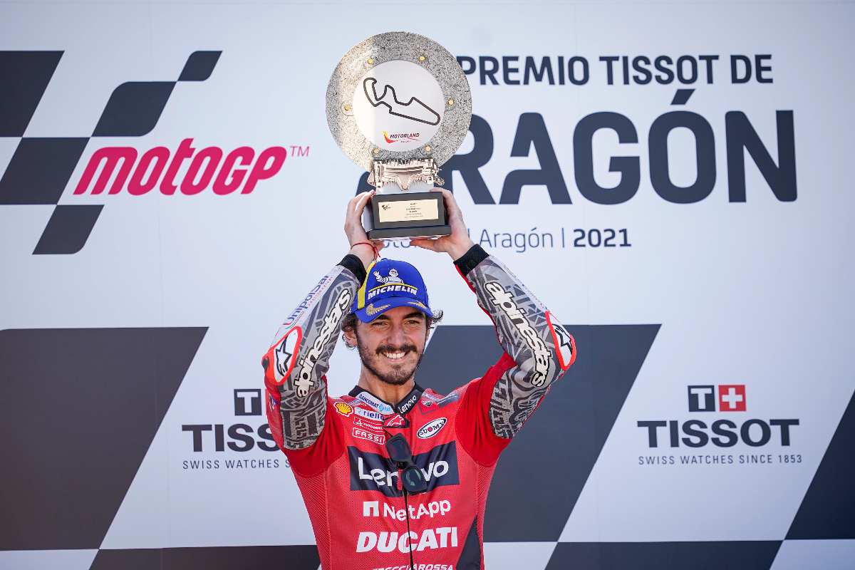 Pecco Bagnaia festeggia la vittoria al Gran Premio di Aragon di MotoGP 2021 ad Alcaniz