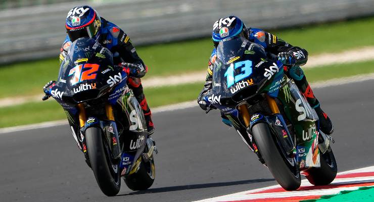 Marco Bezzecchi e Celestino Vietti sulle moto del team VR46 in Moto2