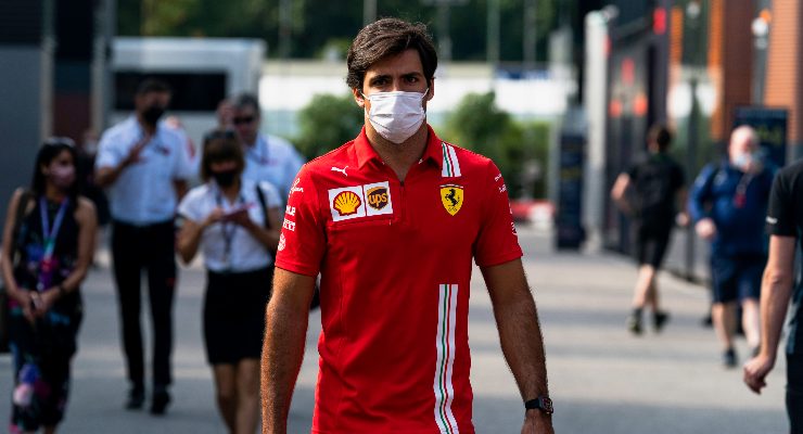 Carlos Sainz nel paddock del Gran Premio d'Italia di F1 2021 a Monza